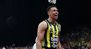 Φενέρμπαχτσε – Βαλένθια 82-79: Μαγικοί Ντε Κολό και Μπόλντγουιν οδήγησαν την Φενέρ σε μεγάλη νίκη