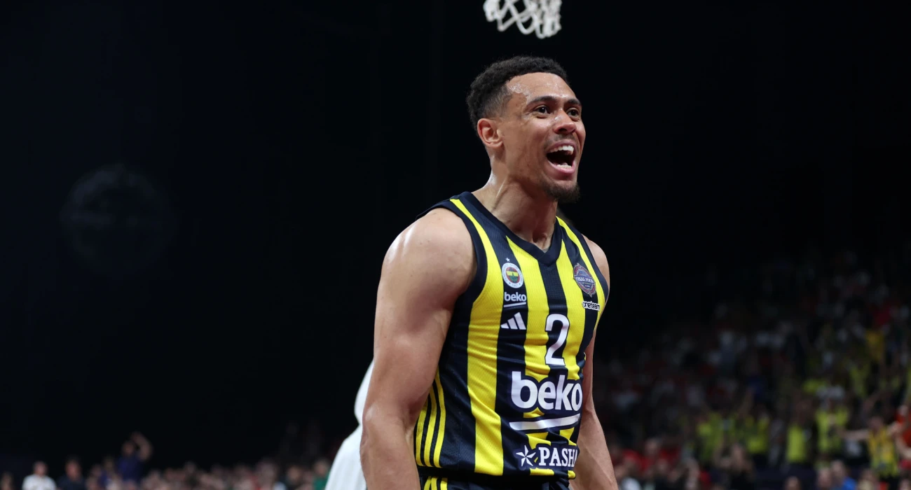 &Phi;&epsilon;&nu;έ&rho;&mu;&pi;&alpha;&chi;&tau;&sigma;&epsilon; &ndash; &Beta;&alpha;&lambda;έ&nu;&theta;&iota;&alpha; 82-79: &Mu;&alpha;&gamma;&iota;&kappa;&omicron;ί &Nu;&tau;&epsilon; &Kappa;&omicron;&lambda;ό &kappa;&alpha;&iota; &Mu;&pi;ό&lambda;&nu;&tau;&gamma;&omicron;&upsilon;&iota;&nu; &omicron;&delta;ή&gamma;&eta;&sigma;&alpha;&nu; &tau;&eta;&nu; &Phi;&epsilon;&nu;έ&rho; &sigma;&epsilon; &mu;&epsilon;&gamma;ά&lambda;&eta; &nu;ί&kappa;&eta;