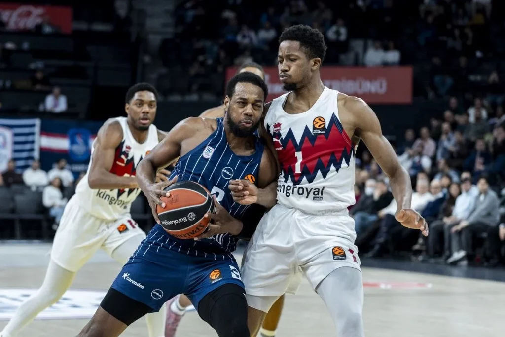 Αναντολού Εφές – Μπασκόνια 75-89: Οι Βάσκοι δυσκολεύτηκαν αλλά έφυγαν με το διπλό με πρωταγωνιστές Κούρουκς και Φόρεστ