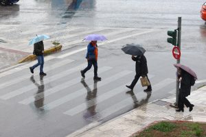 Κακοκαιρία: Σε ισχύ το «RED CODE» για τα ισχυρά φαινόμενα – Ποιες περιοχές πλήττονται από καταιγίδες