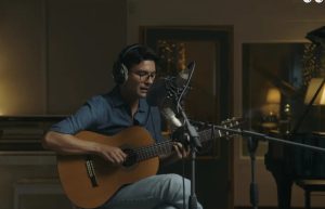 Δημήτρης Μπάκουλης: «Ο καλλιτέχνης δεν επιδιώκει να σώσει τον κόσμο»