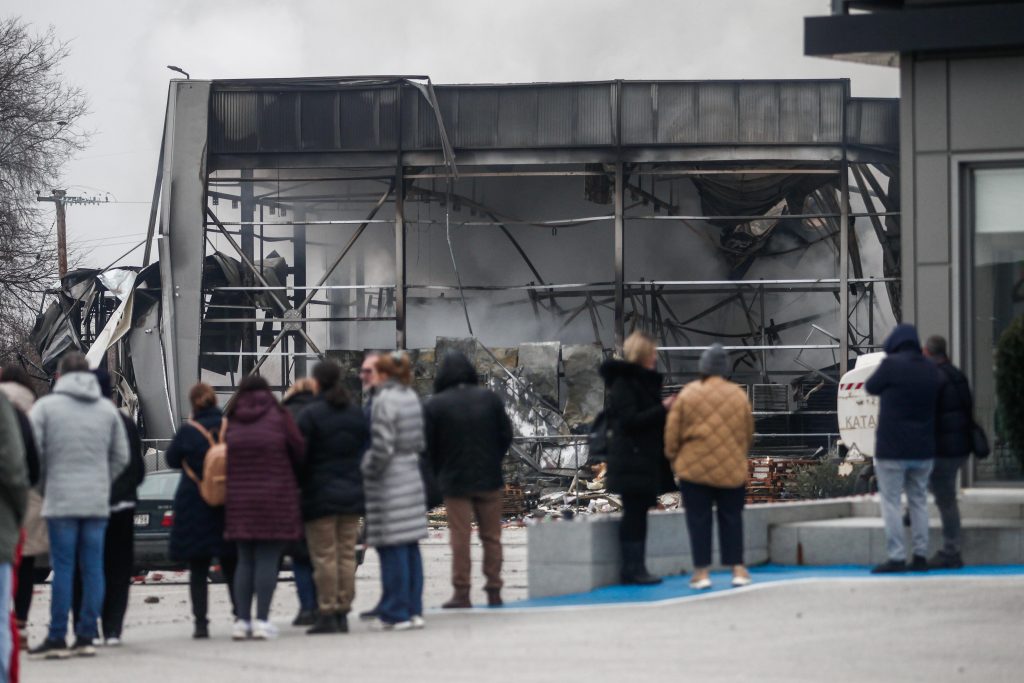Θρήνος για τα πέντε θύματα της τραγωδίας στο εργοστάσιο «Βιολάντα» στα Τρίκαλα