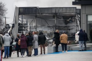 Θρήνος για τα πέντε θύματα της τραγωδίας στο εργοστάσιο «Βιολάντα» στα Τρίκαλα