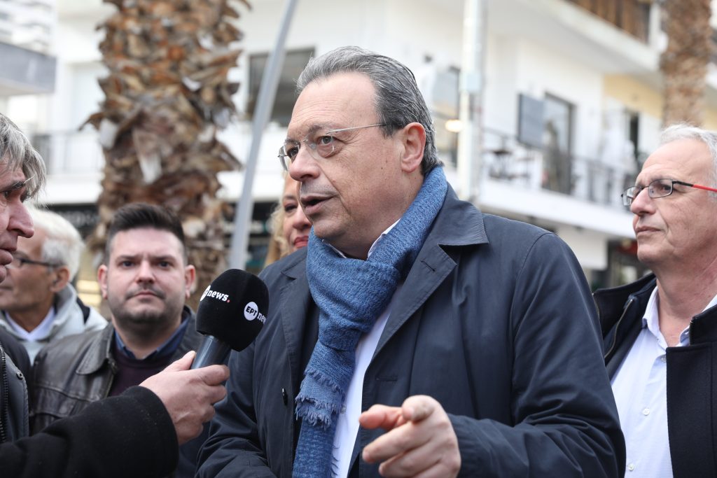 Φάμελλος από Περιστέρι: Ο Μητσοτάκης εξασφαλίζει μόνο τα υπερκέρδη της ΔΕΗ, των τραπεζών και των γαλάζιων ακρίδων