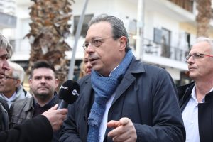 Φάμελλος από Περιστέρι: Ο Μητσοτάκης εξασφαλίζει μόνο τα υπερκέρδη της ΔΕΗ, των τραπεζών και των γαλάζιων ακρίδων