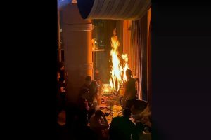 Τρόμος στην Ισπανία: Παρ’ ολίγον νέο «Κραν Μοντανά» – Φωτιά από πυροτεχνήματα σε εστιατόριο (video)