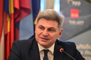 Θα ενταχθεί ο Φαραντούρης στο νέο κόμμα της Καρυστιανού; «Συζητώ μαζί της… »