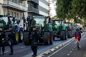 Κλιμακώνονται οι αγροτικές κινητοποιήσεις σε Καταλονία και Γαλικία κατά της συμφωνίας ΕΕ–Mercosur