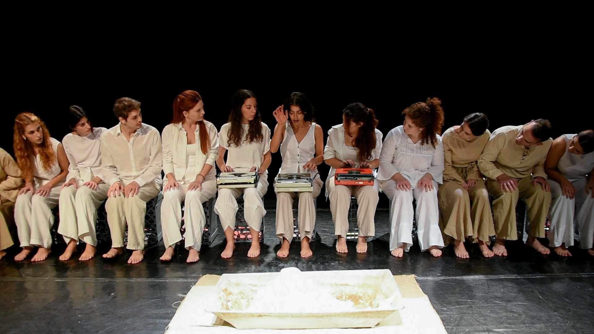 &Theta;&omicron;&delta;&omega;&rho;ή&sigmaf; &Alpha;&mu;&pi;&alpha;&zeta;ή&sigmaf;: &laquo;&Eta; &sigma;&kappa;&eta;&nu;ή &gamma;ί&nu;&epsilon;&tau;&alpha;&iota; &kappa;&alpha;&theta;&rho;έ&phi;&tau;&eta;&sigmaf; &gamma;&iota;&alpha; &tau;&eta; &sigma;&upsilon;&lambda;&lambda;&omicron;&gamma;&iota;&kappa;ή &epsilon;&upsilon;&theta;ύ&nu;&eta;&raquo;