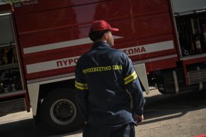 Πυρκαγιά σε εργοστάσιο στο Κορωπί – Επιχειρούν ισχυρές δυνάμεις της Πυροσβεστικής