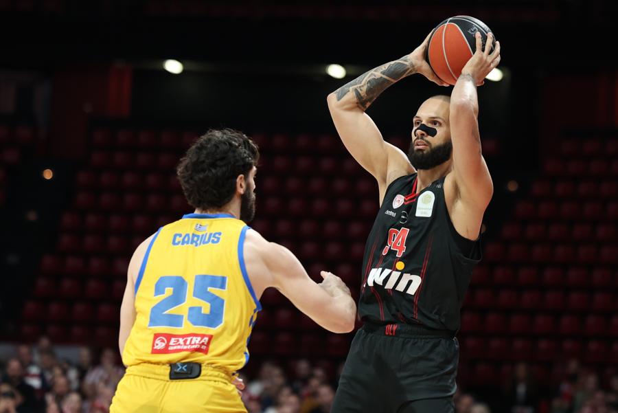 Γιατί ο Φουρνιέ αγωνίστηκε με μαύρο αυτοκόλλητο στη μύτη κόντρα στο Περιστέρι Betsson