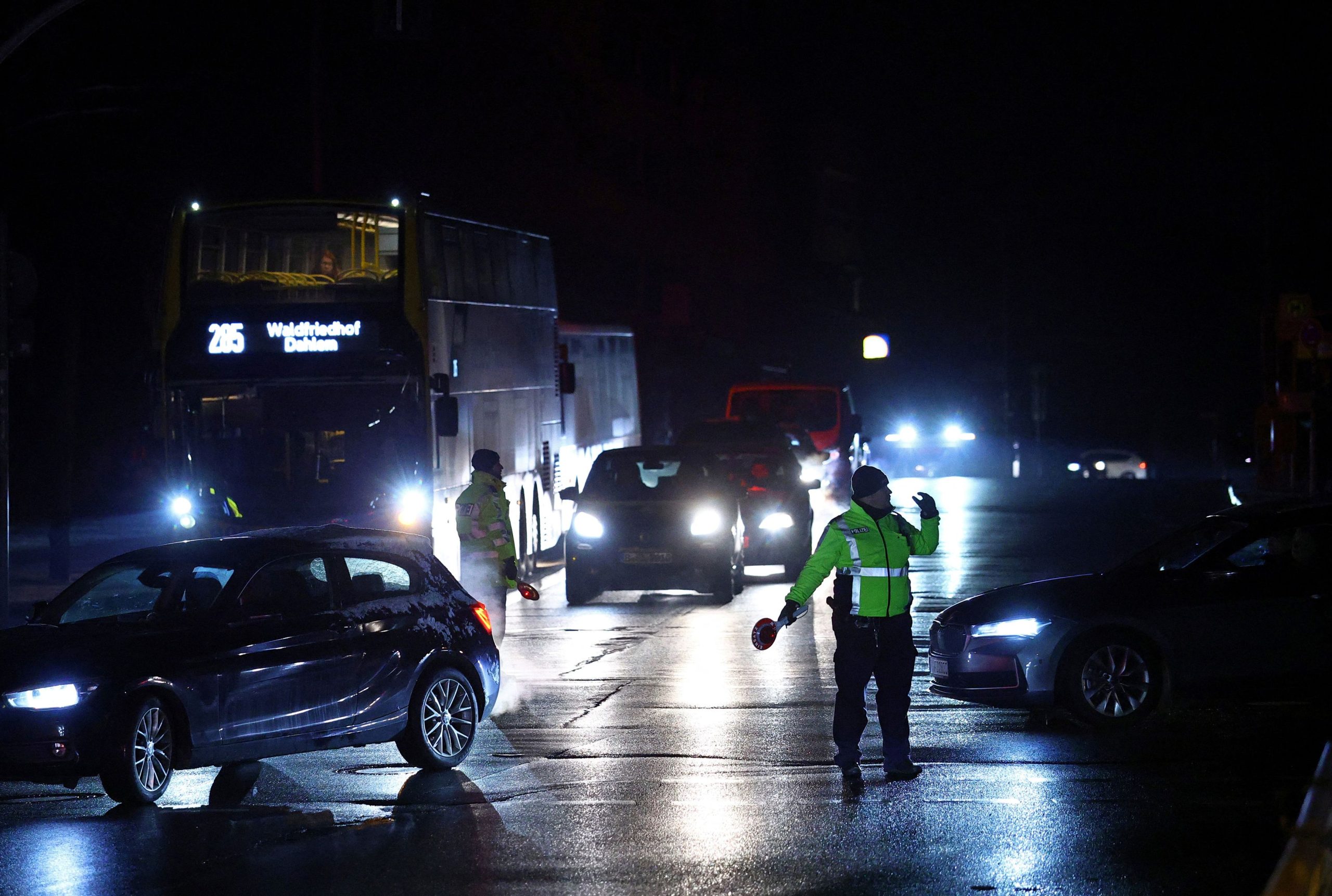&Pi;έ&nu;&tau;&epsilon; &tau;&rho;&alpha;&upsilon;&mu;&alpha;&tau;ί&epsilon;&sigmaf; &alpha;&pi;ό &pi;&upsilon;&rho;&omicron;&beta;&omicron;&lambda;&iota;&sigma;&mu;&omicron;ύ&sigmaf; &sigma;&tau;&omicron; &Beta;&epsilon;&rho;&omicron;&lambda;ί&nu;&omicron;: &Omicron;&iota; &delta;ύ&omicron; &sigma;&epsilon; &kappa;&rho;ί&sigma;&iota;&mu;&eta; &kappa;&alpha;&tau;ά&sigma;&tau;&alpha;&sigma;&eta;