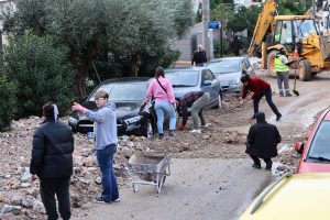Καμπανάκι επιστημόνων για Γλυφάδα: «Το φαινόμενο θα μπορούσε να είχε αποφευχθει αν υπήρχε φράγμα»