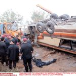 Η κατάρα του ΠΑΟΚ να θρηνεί τα παιδιά του στην άσφαλτο – Οι 6 νεκροί στα Τέμπη το 1999 και το πανό που βάφτηκε με αίμα