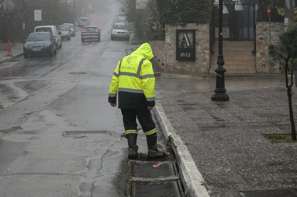 Θεσσαλονίκη: 178 κλήσεις στην Πυροσβεστική λόγω κακοκαιρίας – 29 άτομα απομακρύνθηκαν με ασφάλεια