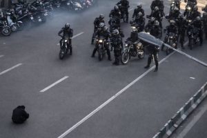 Ιράν: Πρώτος νεκρός στις μαζικές διαδηλώσεις κατά της ακρίβειας