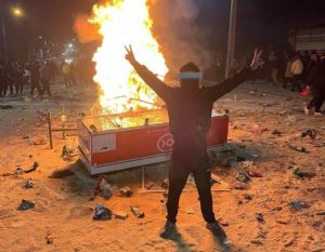 Οι επεισοδιακές διαδηλώσεις δοκιμάζουν το καθεστώς του Ιράν: Έριξαν δακρυγόνα σε νοσοκομείο στην Τεχεράνη