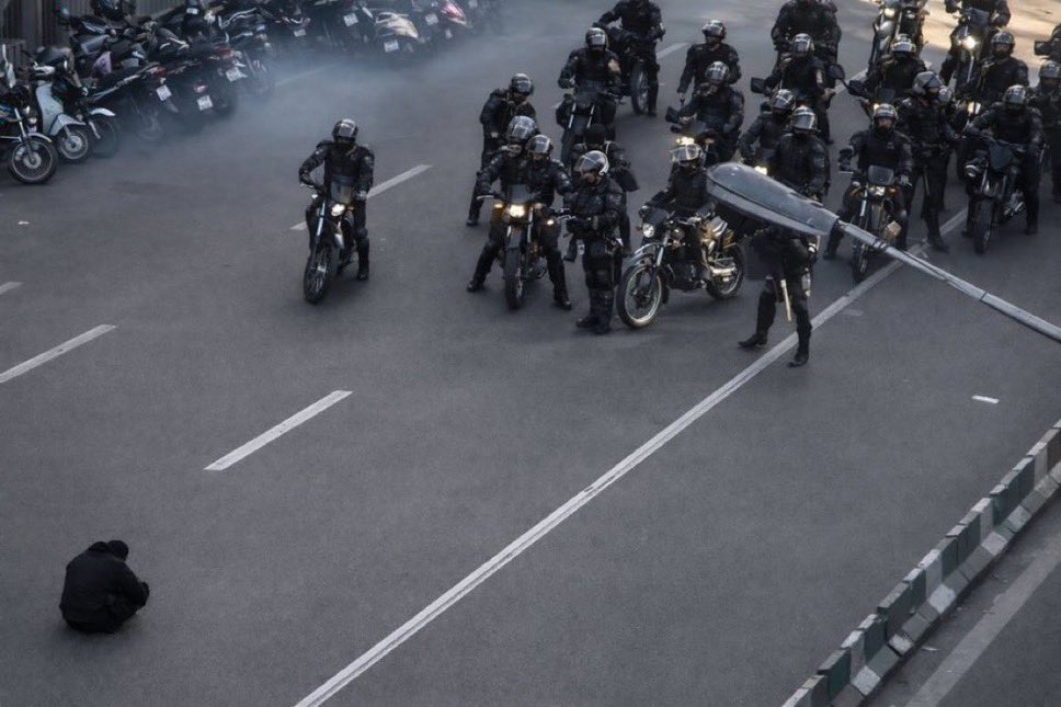 Ιράν: Πρώτος νεκρός στις μαζικές διαδηλώσεις κατά της ακρίβειας