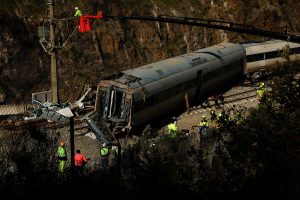 Σιδηροδρομικό δυστύχημα στην Ισπανία: Το MEGA στο σημείο της τραγωδίας – Αυτός είναι ο σπασμένο σύνδεσμος στις ράγες