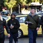 Jacky.O: Η στιγμή που ο δράστης αφήνει τη σακούλα με τη βόμβα στην είσοδο της ντισκοτέκ – Νέα βίντεο