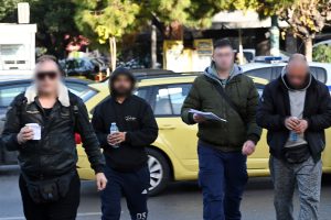 Jacky.O: Η στιγμή που ο δράστης αφήνει τη σακούλα με τη βόμβα στην είσοδο της ντισκοτέκ – Νέα βίντεο