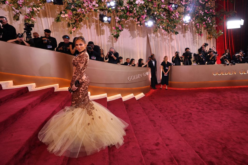 Μακριές τουαλέτες, διαμάντια και tuxedo…