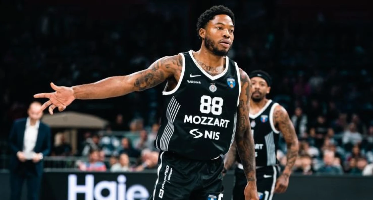 &laquo;&Omicron; &Tau;&zeta;&epsilon;&kappa;ί&rho;&iota; &kappa;&lambda;&epsilon;ί&nu;&epsilon;&iota; &sigma;&tau;&eta;&nu; &Pi;&alpha;&rho;&tau;ί&zeta;&alpha;&nu; &ndash; &Omicron; &Tau;&zeta;ό&omicron;&upsilon;&nu;&sigmaf; &pi;&eta;&gamma;&alpha;ί&nu;&epsilon;&iota; &sigma;&tau;&eta; &Mu;&alpha;&kappa;ά&mu;&pi;&iota;&raquo; &sigma;ύ&mu;&phi;&omega;&nu;&alpha; &mu;&epsilon; &iota;&sigma;&rho;&alpha;&eta;&lambda;&iota;&nu;ά &mu;έ&sigma;&alpha;