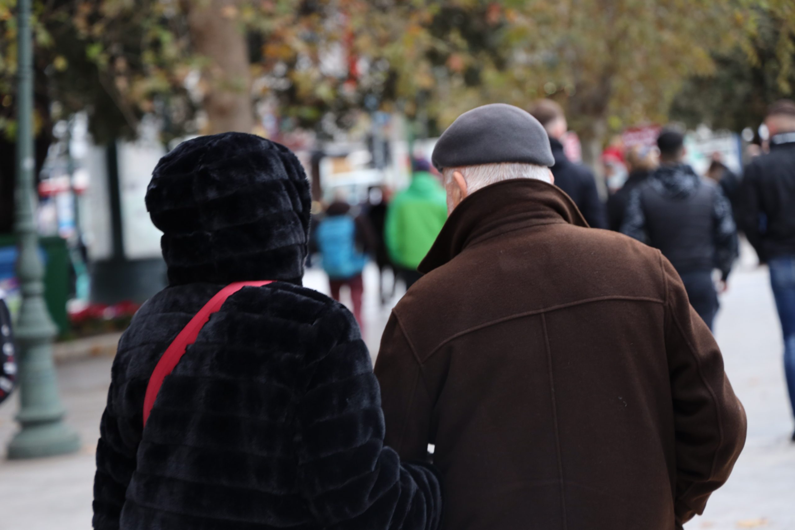 &Kappa;&alpha;&iota;&rho;ό&sigmaf;: &Pi;ώ&sigmaf; &theta;&alpha; &gamma;&iota;&omicron;&rho;&tau;ά&sigma;&omicron;&upsilon;&mu;&epsilon; &tau;&alpha; &Theta;&epsilon;&omicron;&phi;ά&nu;&iota;&alpha; - &Omicron;&iota; &pi;&rho;&omicron;&gamma;&nu;ώ&sigma;&epsilon;&iota;&sigmaf; &Mu;&alpha;&rho;&omicron;&upsilon;&sigma;ά&kappa;&eta; &kappa;&alpha;&iota; &Kappa;&omicron;&lambda;&upsilon;&delta;ά &gamma;&iota;&alpha; &tau;&iota;&sigmaf; &epsilon;&pi;ό&mu;&epsilon;&nu;&epsilon;&sigmaf; &mu;έ&rho;&epsilon;&sigmaf;