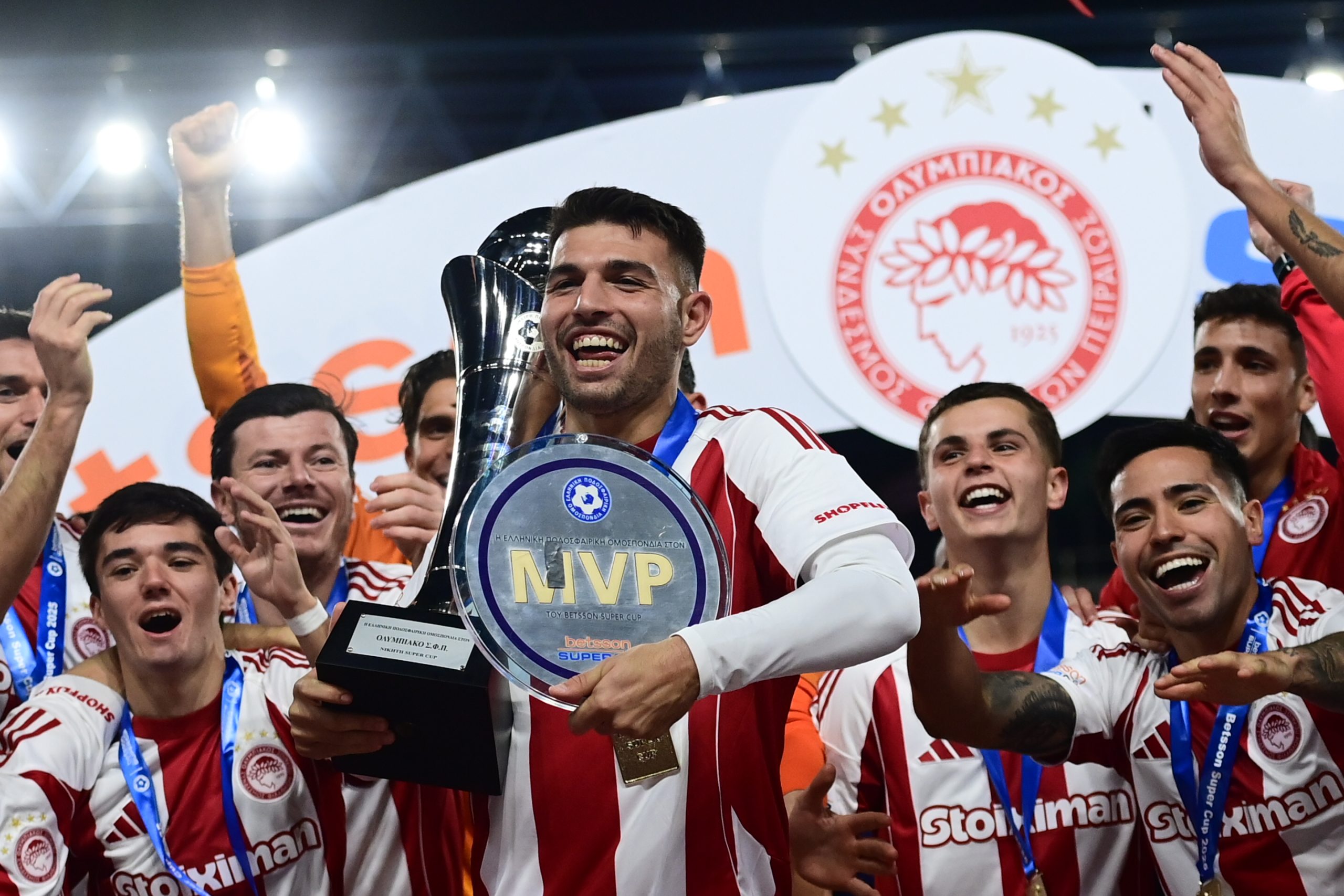 &Mu;&alpha;&gamma;&iota;&kappa;ό &tau;&rho;&epsilon;&mu;&pi;&lambda; &mu;&epsilon; &tau;&eta; &lambda;ά&mu;&psi;&eta; &tau;&eta;&sigmaf; &alpha;&kappa;&alpha;&delta;&eta;&mu;ί&alpha;&sigmaf;