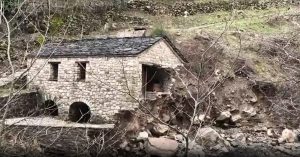 Κακοκαιρία: Απίστευτες ζημιές στα Τζουμέρκα από κατολίσθηση – Η γη «κατάπιε» σπίτια