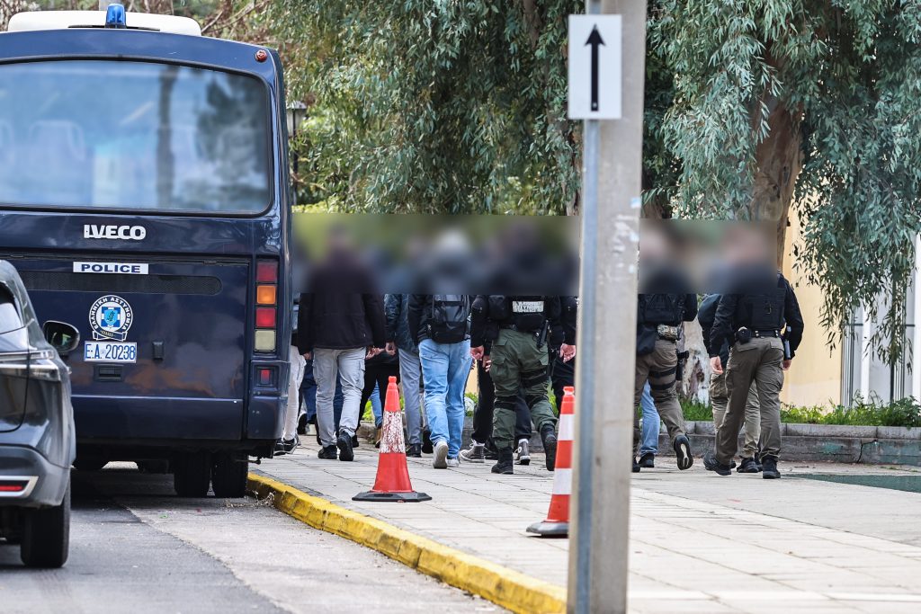 Κύκλωμα με «πειραγμένες» αντλίες στα βενζινάδικα: Στη φυλακή τέσσερις κατηγορούμενοι