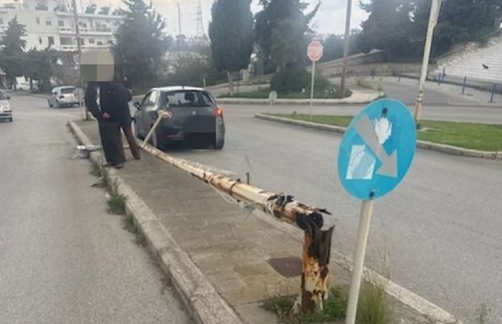 Ρόδος: Από τύχη γλύτωσε οδηγός Ι.Χ σε φανάρι – Επεσε πάνω του κολώνα φωτισμού (βίντεο)