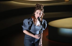 Κωνσταντίνα Τάκαλου: «Η πατριαρχία πονάει πολύ και τους άνδρες»