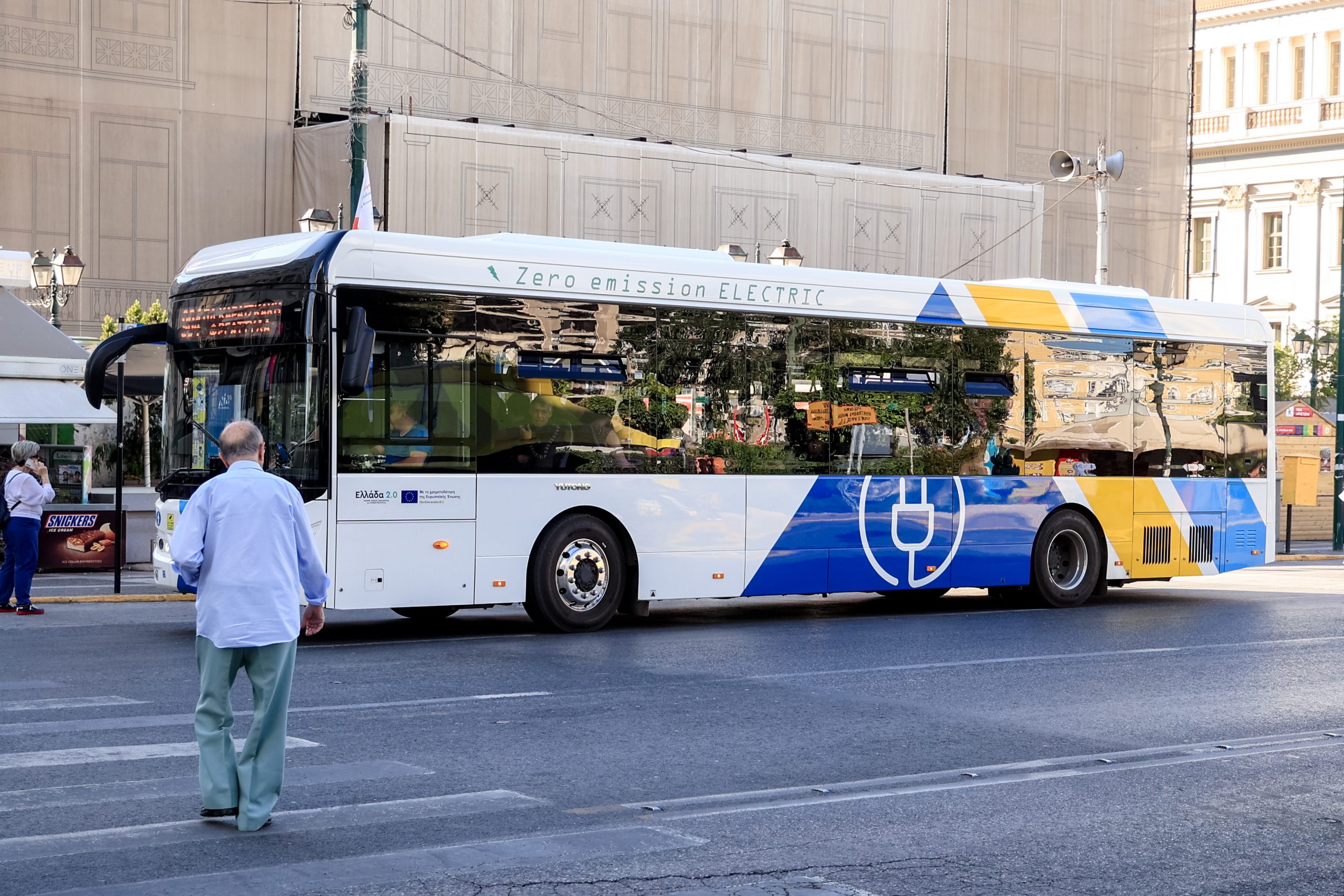 Ά&gamma;&rho;&iota;&omicron; &epsilon;&pi;&epsilon;&iota;&sigma;ό&delta;&iota;&omicron; &sigma;&epsilon; &lambda;&epsilon;&omega;&phi;&omicron;&rho;&epsilon;ί&omicron;: 24&chi;&rho;&omicron;&nu;&omicron;&sigmaf; &laquo;&kappa;ά&rho;&phi;&omega;&sigma;&epsilon;&raquo; &sigma;&tau;&iota;&lambda;ό &sigma;&tau;&omicron; &pi;&rho;ό&sigma;&omega;&pi;&omicron; 38&chi;&rho;&omicron;&nu;&omicron;&upsilon; &epsilon;&pi;&iota;&beta;ά&tau;&eta;