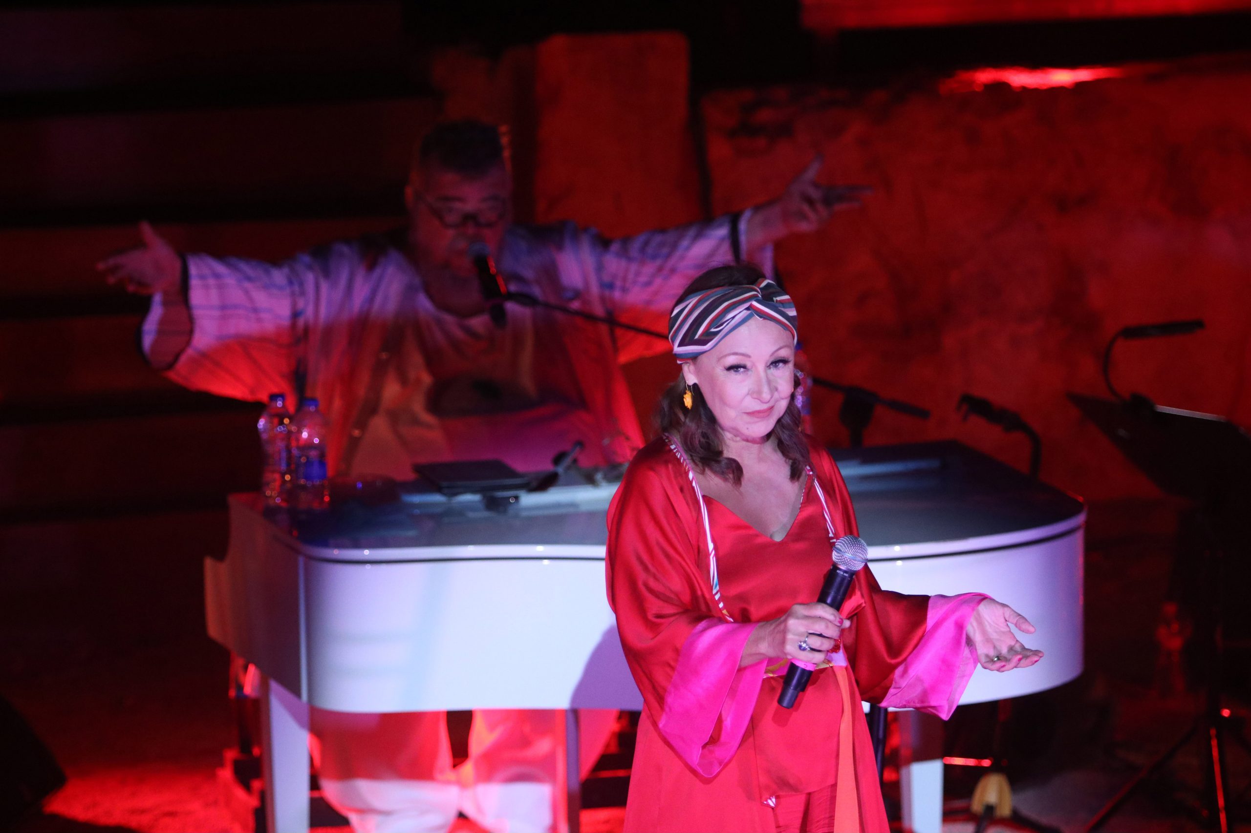 &Lambda;&upsilon;&delta;ί&alpha; &Phi;&omega;&tau;&omicron;&pi;&omicron;ύ&lambda;&omicron;&upsilon;: &laquo;&Phi;&omicron;&beta;ά&mu;&alpha;&iota; &tau;&alpha; &xi;&alpha;&phi;&nu;&iota;&kappa;ά, &mu;&epsilon; &delta;&iota;&alpha;&lambda;ύ&omicron;&upsilon;&nu;&raquo;