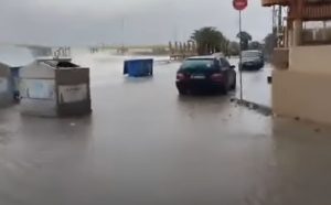 Στο έλεος της κακοκαιρίας η Αχαΐα: Η θάλασσα βγήκε στη στεριά σε Ρίο και Ναύπλιο