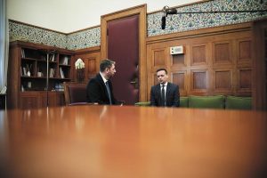 Γύρω γύρω κεντροαριστεροί και στη μέση ο… διάλογος