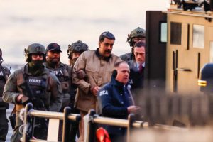 Στο εδώλιο του δικαστηρίου του Μανχάταν ο Μαδούρο – Η στάση που θα κρατήσει, το κατηγορητήριο και ο Εβραίος δικαστής