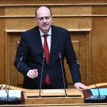 Ο Μακάριος Λαζαρίδης παρουσίασε on air το πτυχίο του: Δεν θα απολογηθώ για επιλογές ζωής πριν από 40 χρόνια