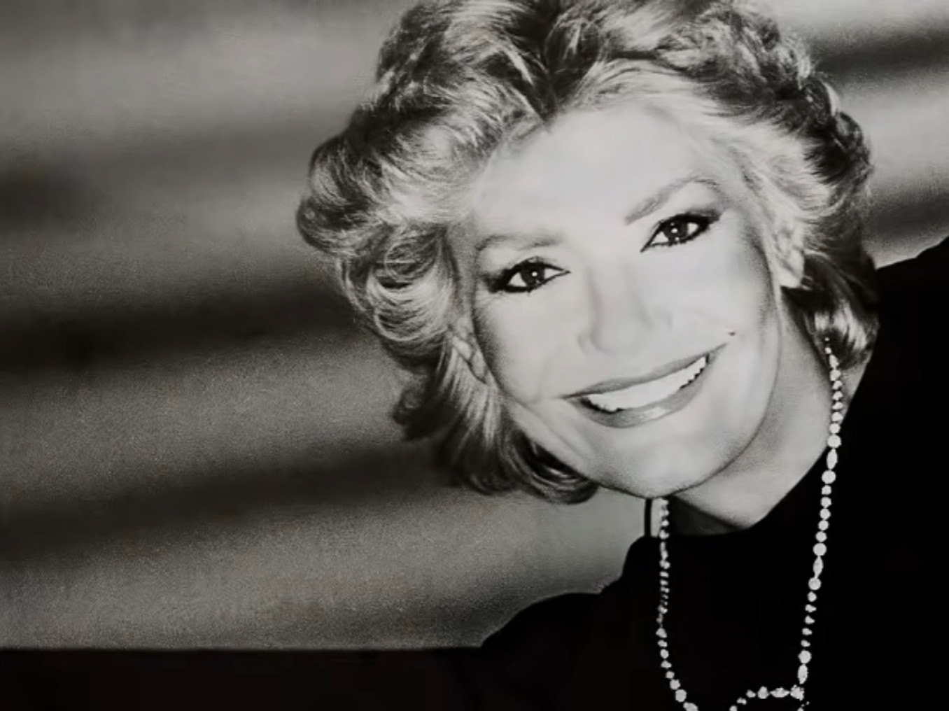 &Mu;&alpha;&rho;&iota;&nu;έ&lambda;&lambda;&alpha;: 7 &phi;&omicron;&rho;έ&sigmaf; &pi;&omicron;&upsilon; &alpha;&kappa;&omicron;ύ&gamma;&epsilon;&tau;&alpha;&iota; &sigma;&epsilon; &tau;&eta;&lambda;&epsilon;&omicron;&pi;&tau;&iota;&kappa;έ&sigmaf; &sigma;&epsilon;&iota;&rho;έ&sigmaf;