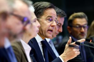 Ο Ρούτε κουνάει το δάχτυλο στην Ευρώπη: «Χωρίς τις ΗΠΑ δεν είστε…»