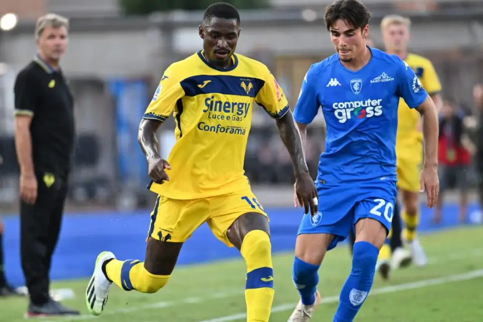 Ο λόγος που ο Χόνγκλα… δεν μπαίνει, ακόμα, στο αεροπλάνο