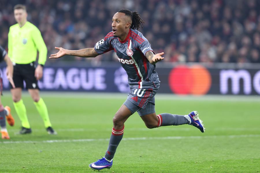 Μαρτίνς: «Χαρίζουμε την πρόκριση στον κόσμο μας»