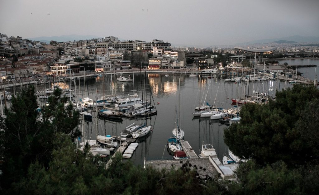 Η… upper class κατηφορίζει στη Δάφνη και τη Δραπετσώνα