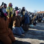 Μινεάπολη: Του παίρνουν το όπλο πριν τον σκοτώσουν – Οργή κατά της ICE – Χιλιάδες κάτοικοι στους δρόμους