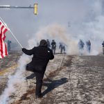 Ο Τραμπ δικαιολογεί τον θανάσιμο πυροβολισμό και κατηγορεί την πολιτεία της Μινεσότα: «Υποκινείτε εξέγερση»