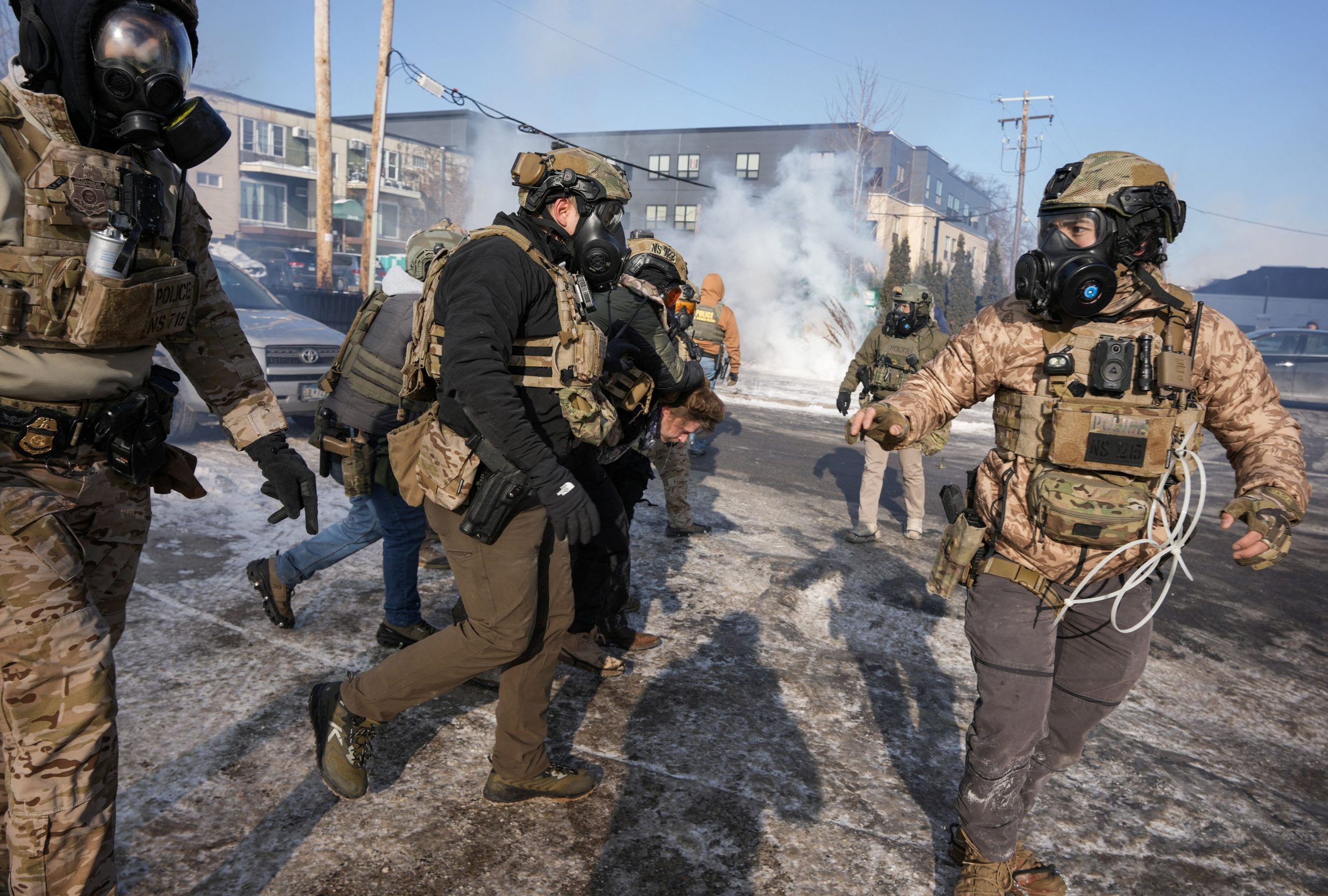 &Mu;&iota;&nu;&epsilon;ά&pi;&omicron;&lambda;&eta;: &Kappa;&iota;&nu;&eta;&tau;ό &tau;&eta;&lambda;έ&phi;&omega;&nu;&omicron; &kappa;&rho;&alpha;&tau;&omicron;ύ&sigma;&epsilon; &tau;&omicron; &theta;ύ&mu;&alpha; &kappa;&alpha;&iota; ό&chi;&iota; ό&pi;&lambda;&omicron; &ndash; &Nu;έ&omicron; &beta;ί&nu;&tau;&epsilon;&omicron; &alpha;&mu;&phi;&iota;&sigma;&beta;&eta;&tau;&epsilon;ί &tau;&omicron;&upsilon;&sigmaf; &iota;&sigma;&chi;&upsilon;&rho;&iota;&sigma;&mu;&omicron;ύ&sigmaf; &tau;&eta;&sigmaf; ICE
