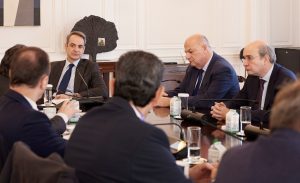 Σύσκεψη υπό τον πρωθυπουργό στο Μαξίμου για τις αγροτικές κινητοποιήσεις