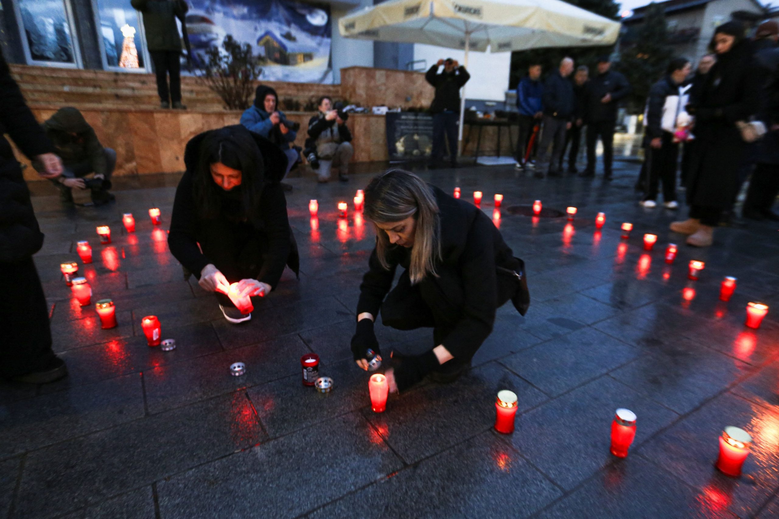 Ελβετία: Μήνυση κατά του Charlie Hebdo –Σκίτσο σατιρίζει την τραγωδία του Κραν Μοντανά