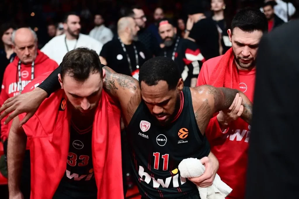 Ολυμπιακός: Απέφυγε τα χειρότερα και μένει εκτός για περίπου τέσσερις εβδομάδες ο Μόντε Μόρις